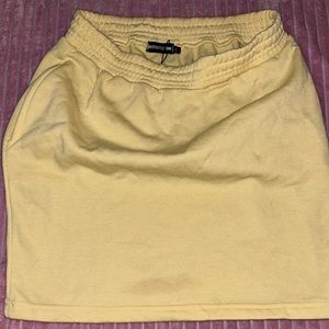 Mini skirt size L brand prettylittlething